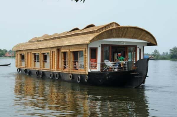 sarangi house boats alappuzha