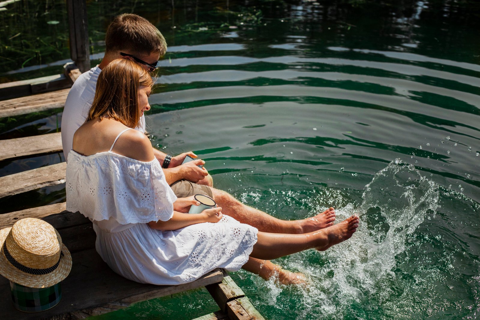 high-view-shot-hugging-couple-playing-water